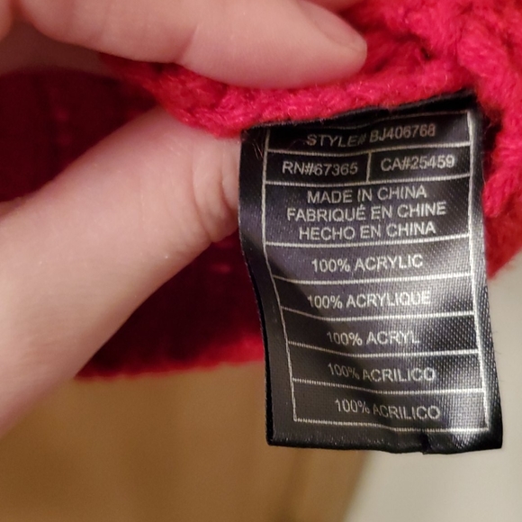 🎉Host Pick!❣BB DAKOTA LOVE ACTUALLY SWEATER - Picture 8 of 9